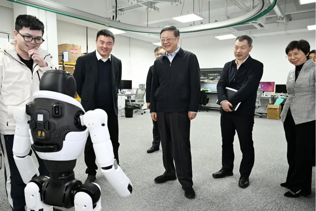上海市委书记陈吉宁专题调研必一运动
机器人